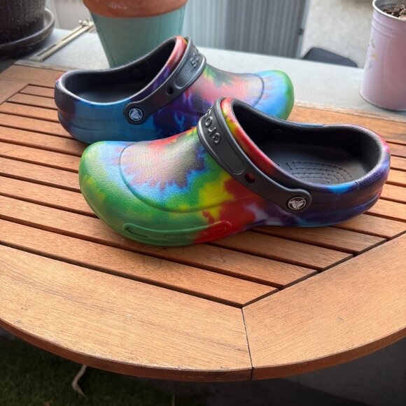 Crocs Classic Tie-Dye Clog Multicolor Slip-On Casual Footwear Size M8/W10 - Picture 3 of 7